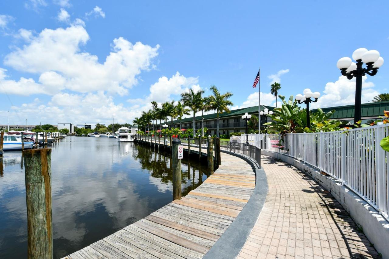 Remodeled, Huge Pool, Tiki Bar&Grill, Quiet Room South Bradenton Exterior foto