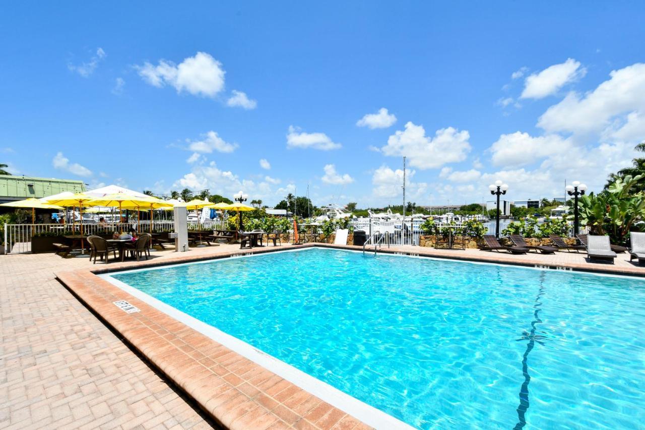 Remodeled, Huge Pool, Tiki Bar&Grill, Quiet Room South Bradenton Exterior foto